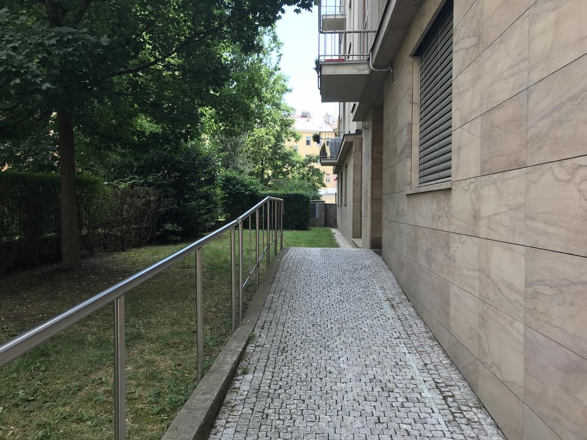 Beautiful Apartment In Central Residence Praga Exterior foto