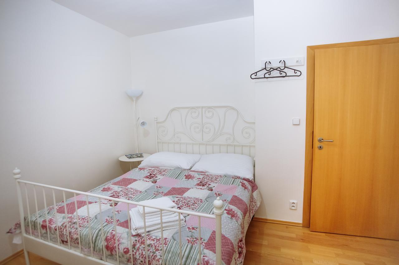 Beautiful Apartment In Central Residence Praga Exterior foto