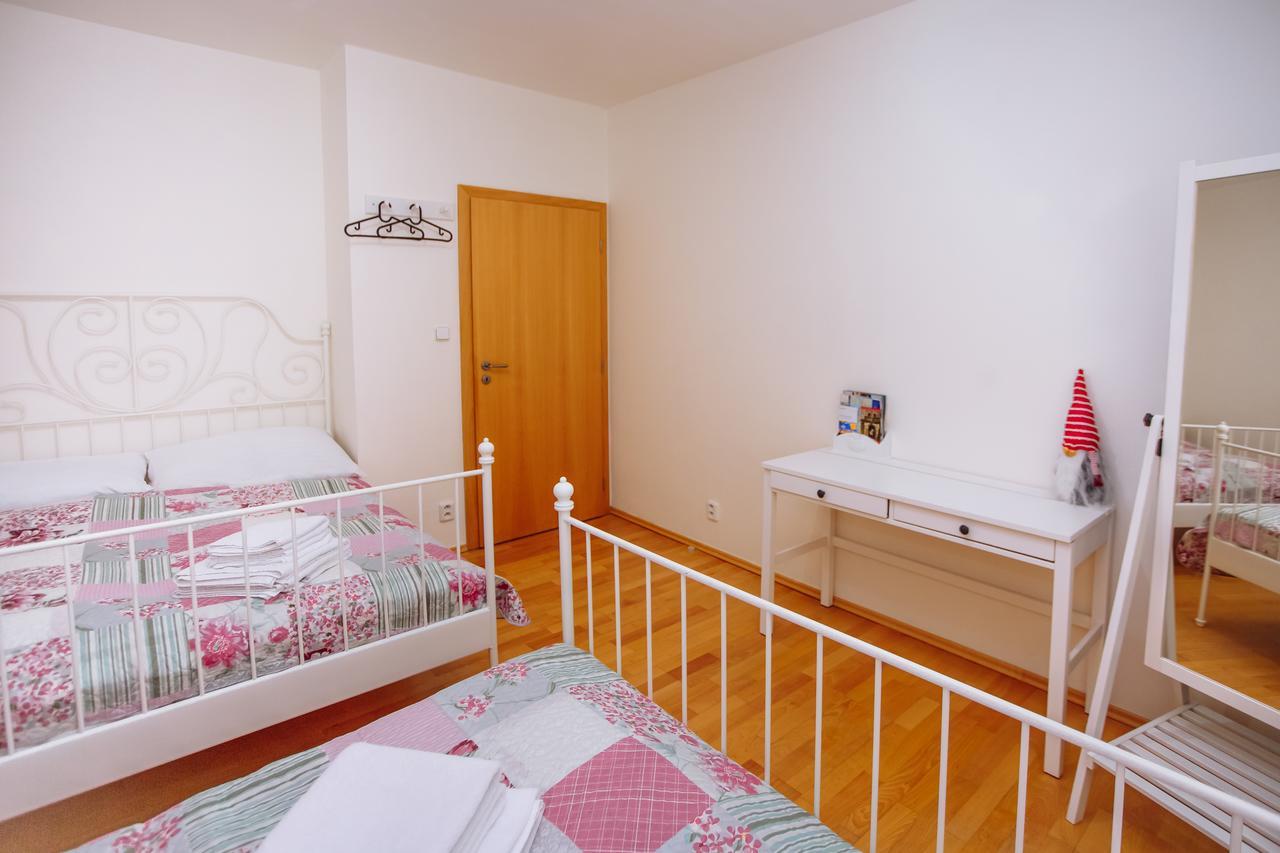 Beautiful Apartment In Central Residence Praga Exterior foto