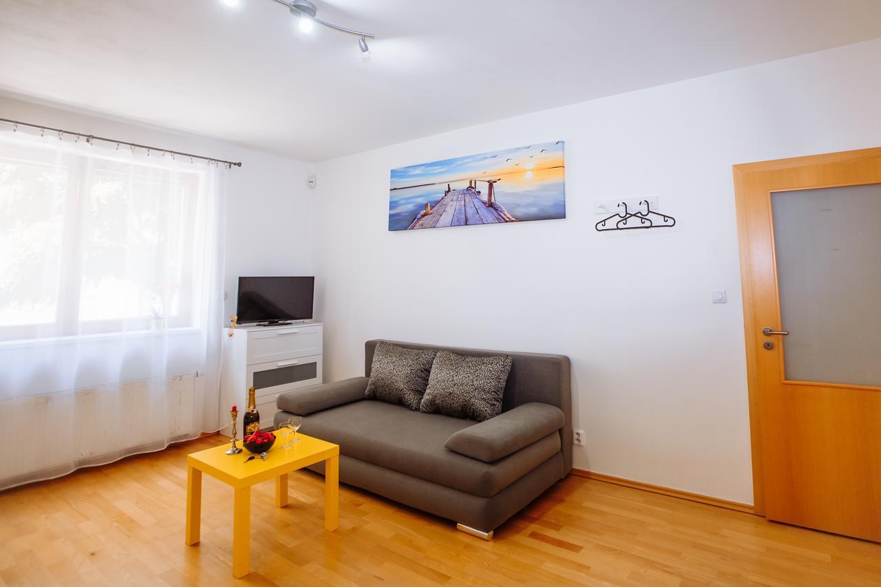 Beautiful Apartment In Central Residence Praga Exterior foto